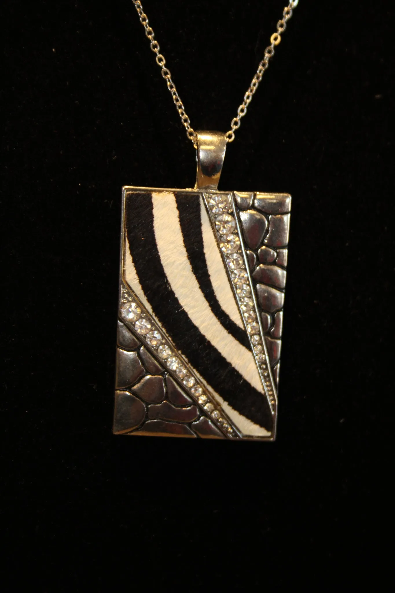 ADO | Zebra Pendant