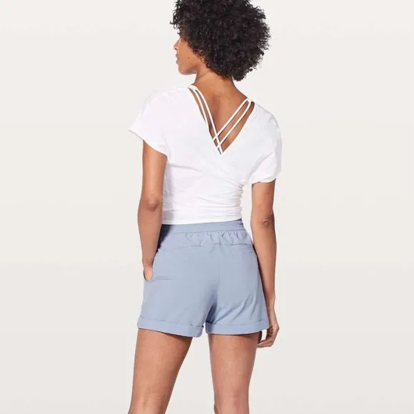 LULULEMON Berry Mist Blue Spring Break Away Short *4-Way Stretch 3&quot; Shorts