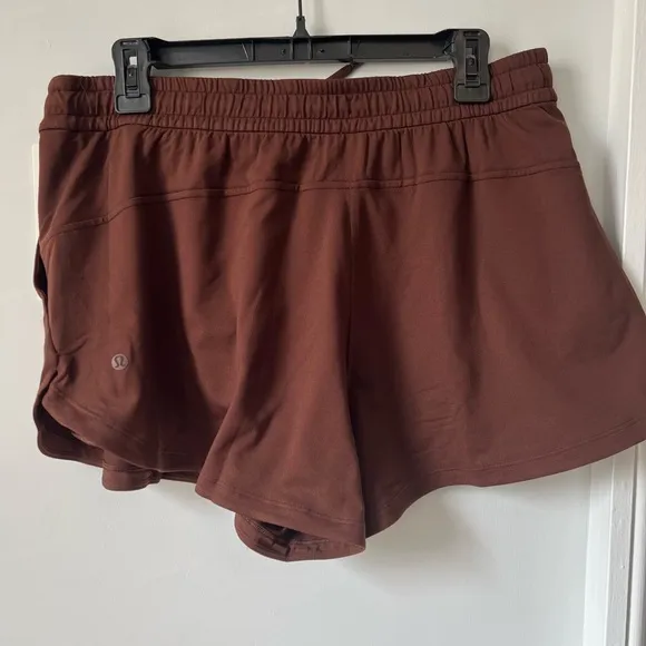 Lululemon Soft jersey mid-rise curved hem short large