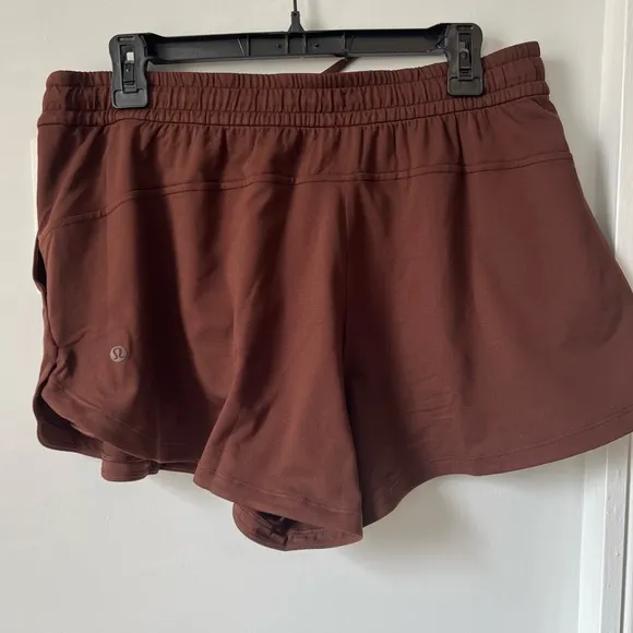 Lululemon Soft jersey mid-rise curved hem short large