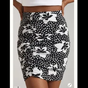 NWT PORRIDGE RUCHED KNIT MINI SKIRT Small