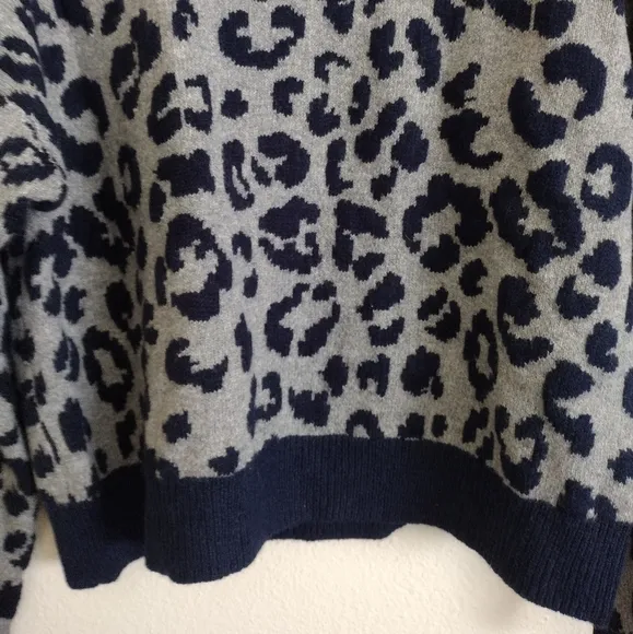 Scoop dark blue and grey animal print crew neck sweater size medium