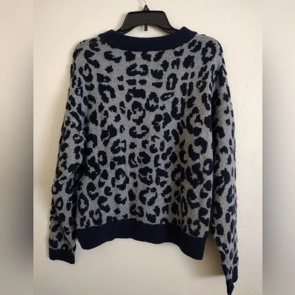Scoop dark blue and grey animal print crew neck sweater size medium