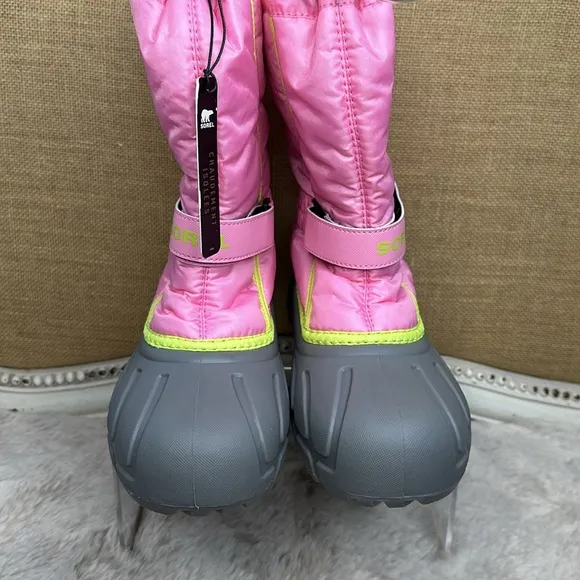 Sorel | FLURRY™ YOUTH BOOT in Blooming Pink/ Chrome Grey Size 6