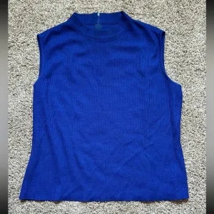 St. John Women's Blue Knit High Neck Sleeveless Top Size Large