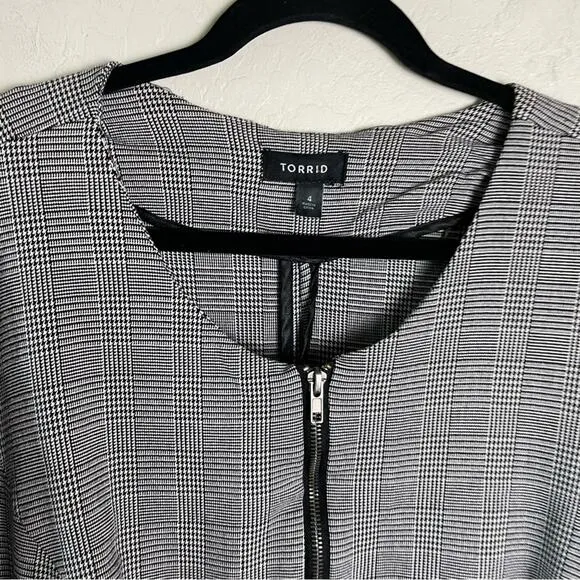 Torrid Houndstooth Plaid Peplum Full Zip Jacket 4X 10447522