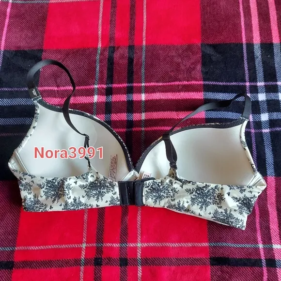 Victoria secret Bra size 40DD NWT
