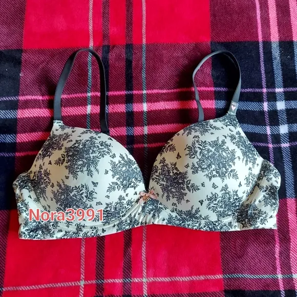 Victoria secret Bra size 40DD NWT