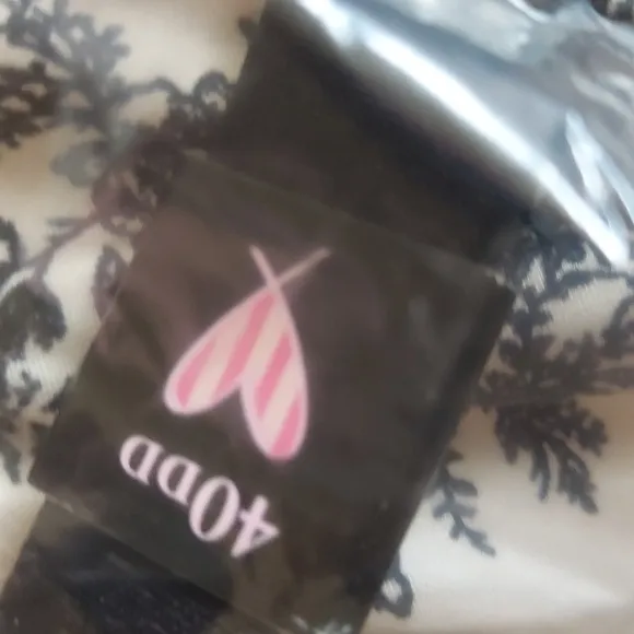 Victoria secret Bra size 40DD NWT