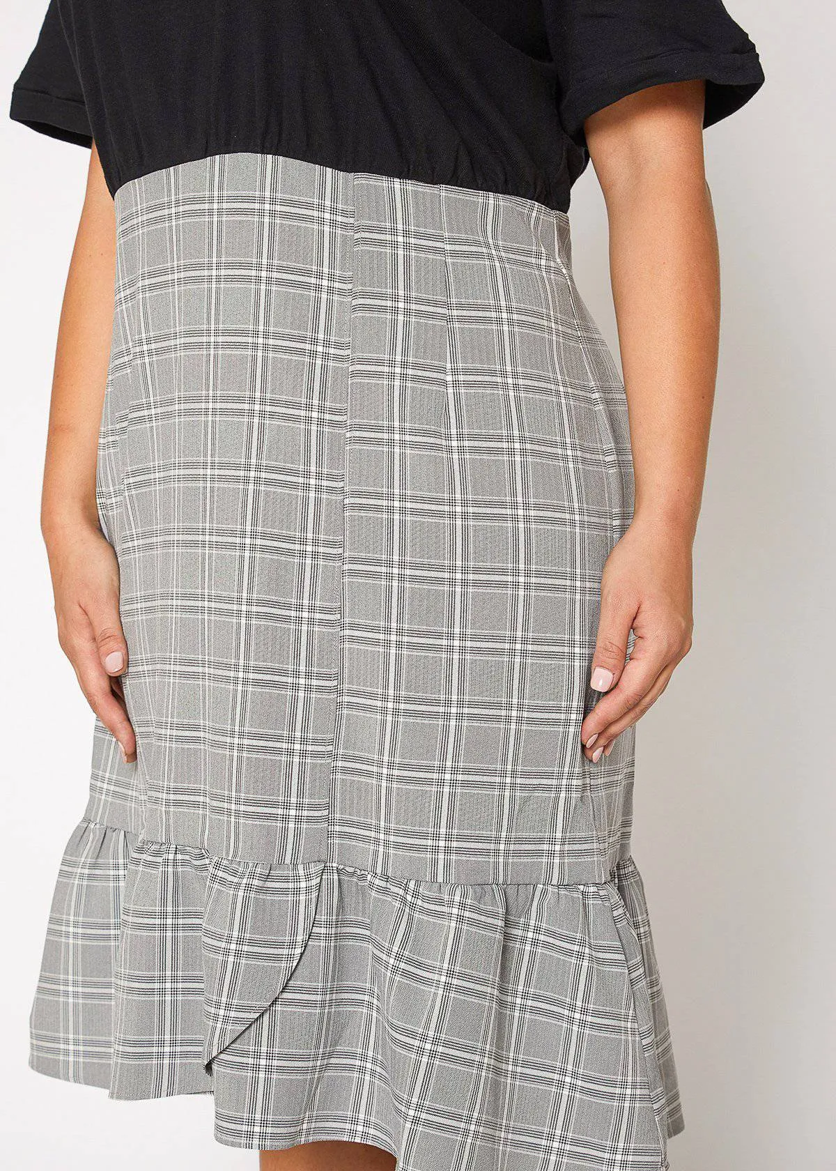 Women's Plus Size Glen Plaid Mermaid Dress in Black
